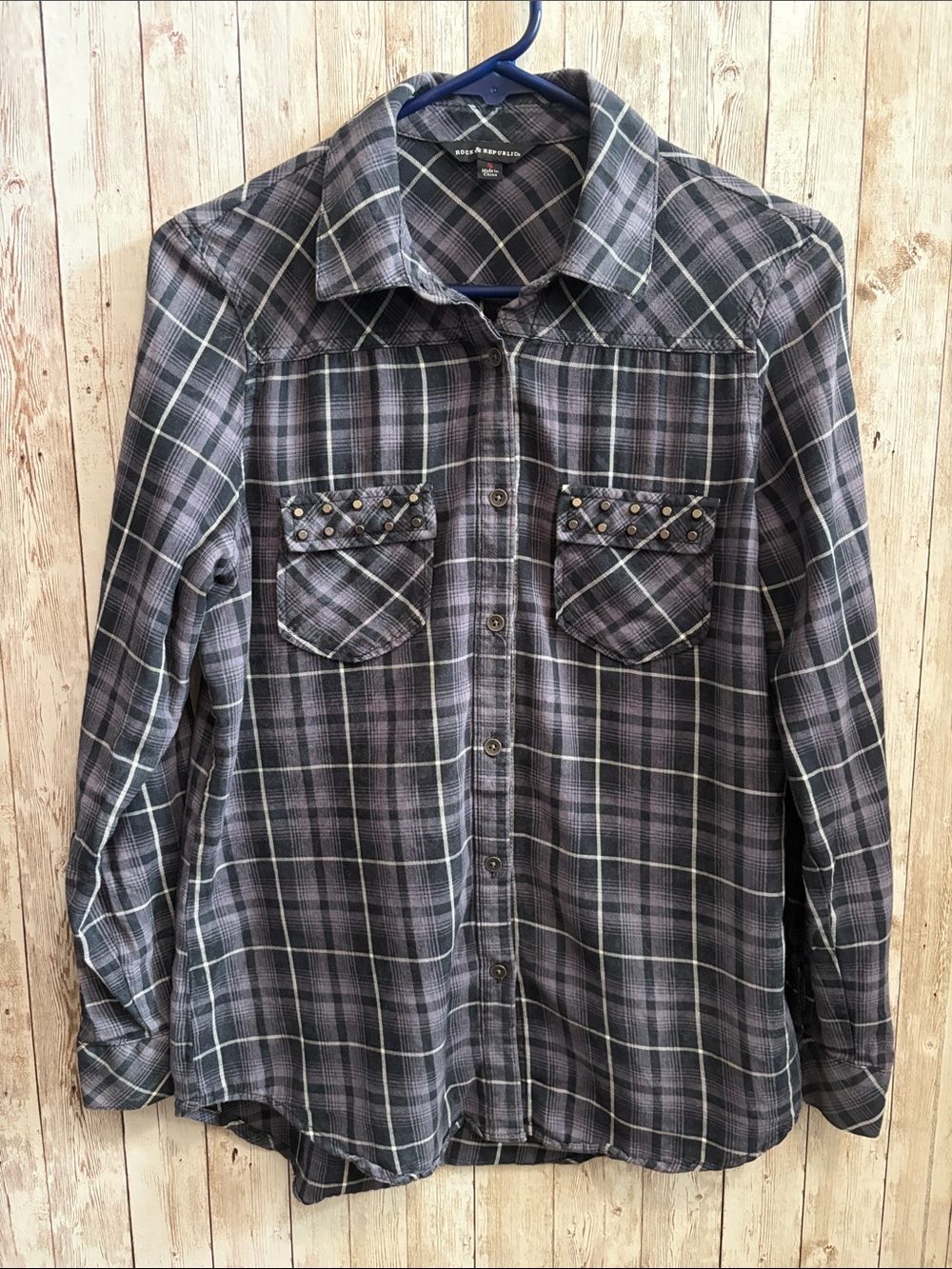 🆕 Rock & Republic Black and Gray Plaid Stud-Accent Button-Up Shirt